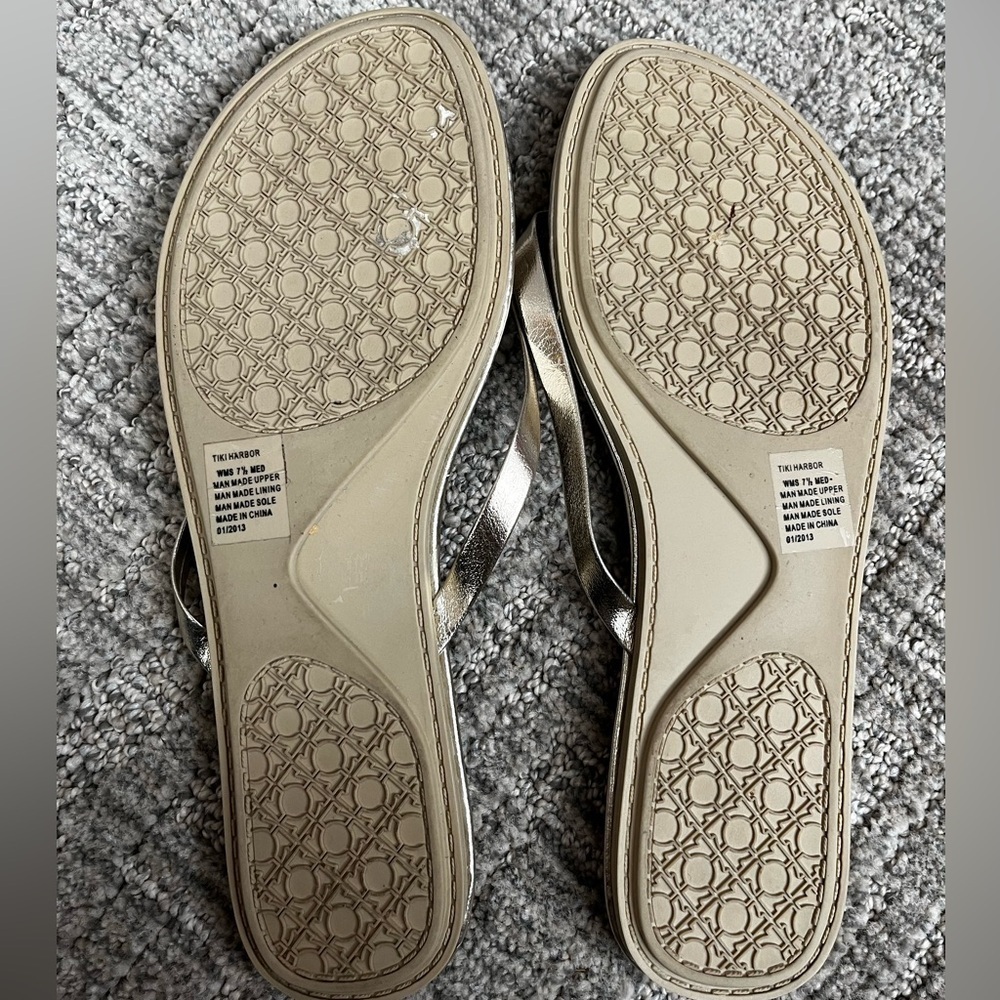 🎉 Bundle 3 for $21 🎉 Kenneth Cole Reaction Bronze Gold tone Sandals 7.5M LN - Picture 3 of 4
